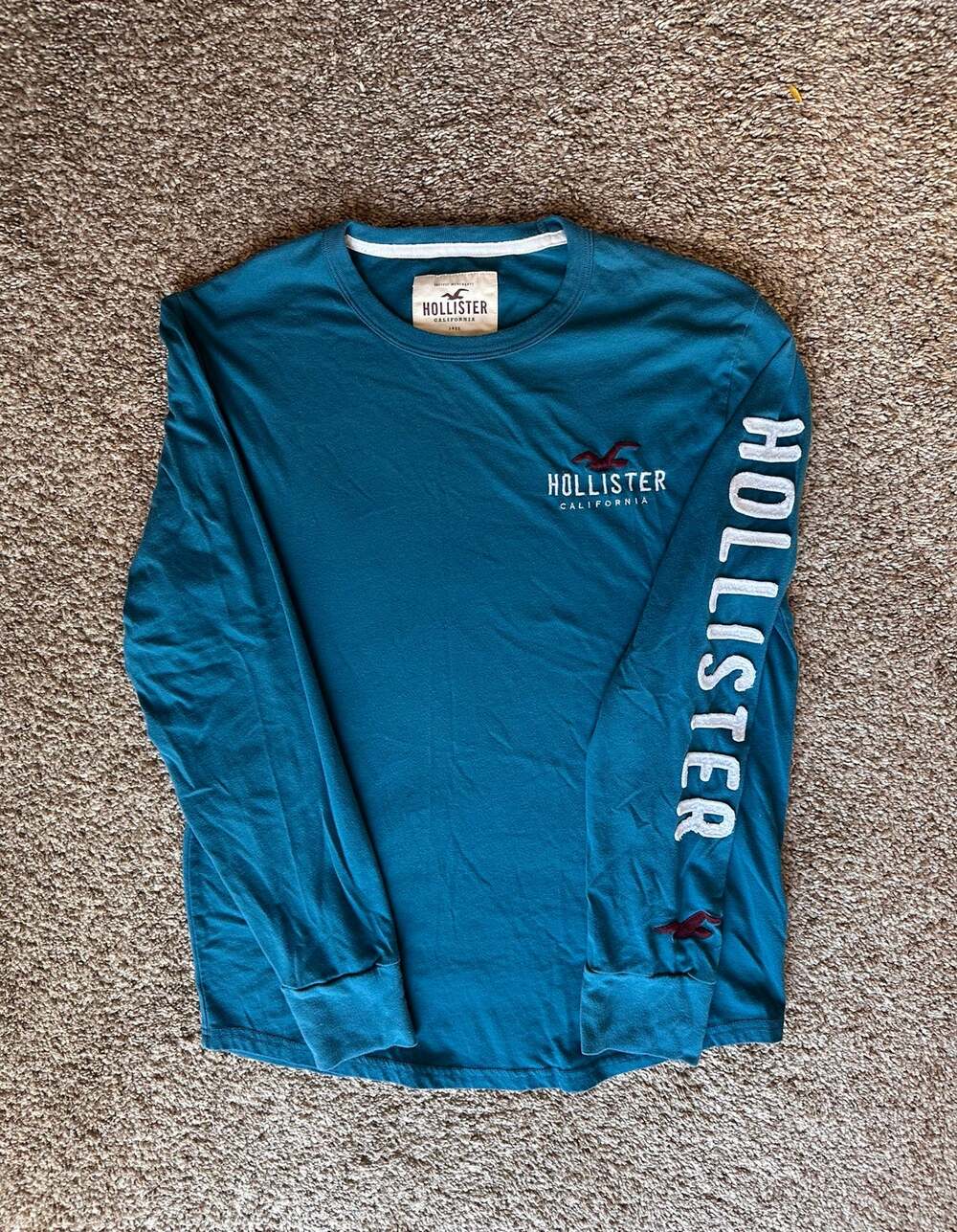 Men’s Hollister Long-Sleeve Teal Tee with Lettering Down the Sleeve Size M